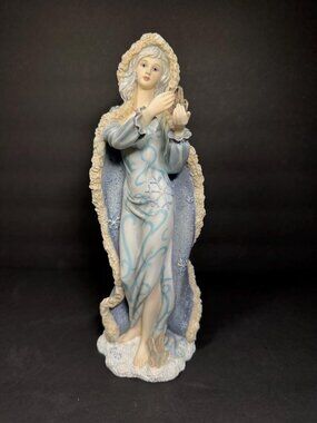 Home Interiors Snowflake Figurine 2004 Winter Lady Resin Collectible #12234-04